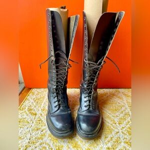20 eyelet Dr Martens boots -vintage blk leather mens UK sz 5, fits Women US sz 7